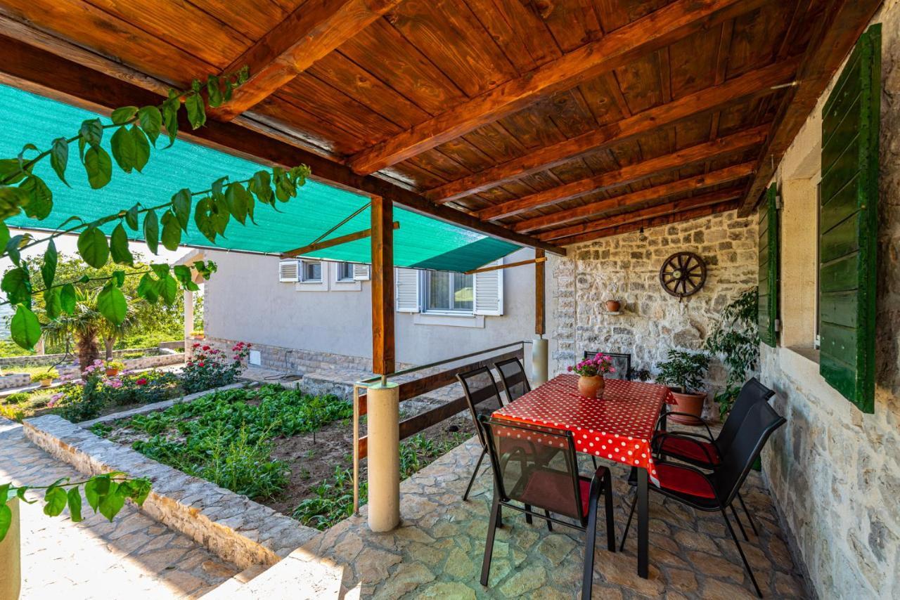 Holiday Home Ante With Beautiful Private Garden Nadin Экстерьер фото